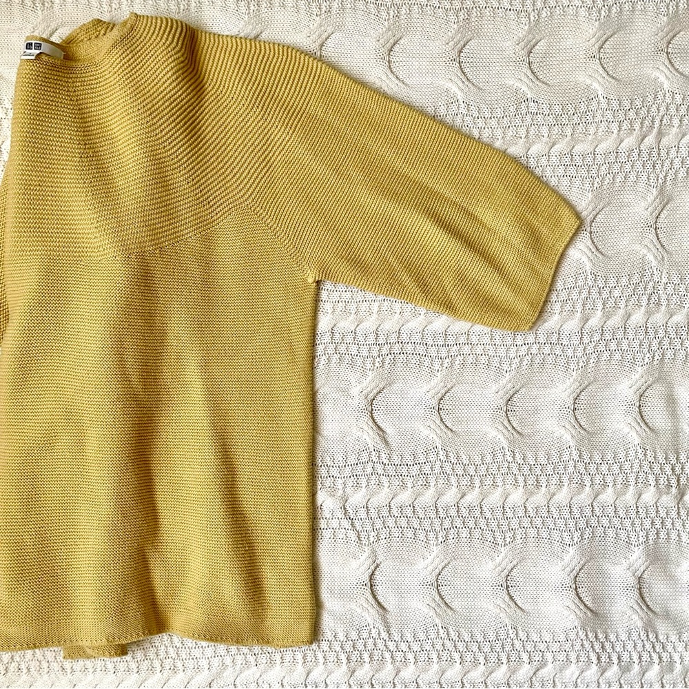 UNIQLO women’s 3D knitted sweater - Picture 4 of 5